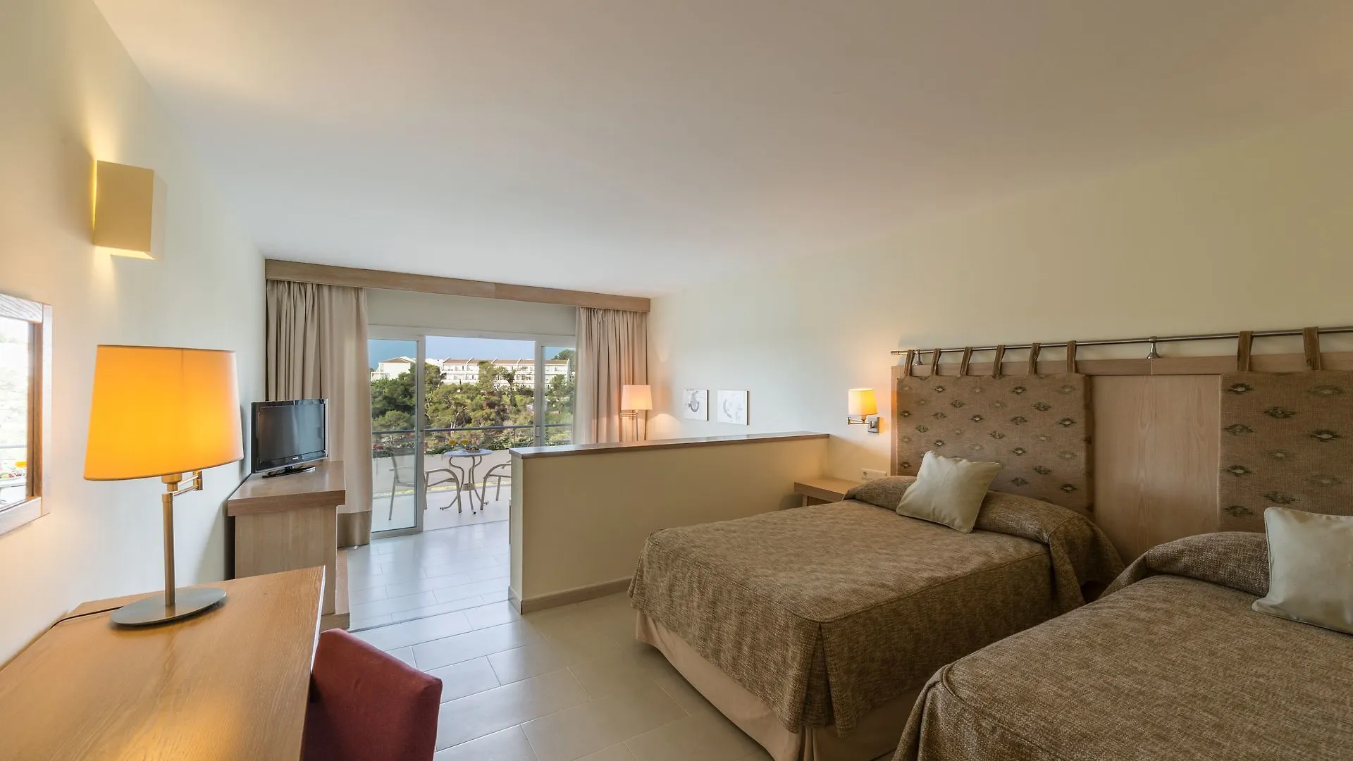 Blau Privilege Porto Petro Beach Resort & Spa Santanyi 5*,